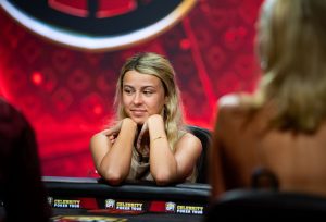 Hawk Tuah Girl participa de torneio de poker em Las Vegas – destaque nas apostas online